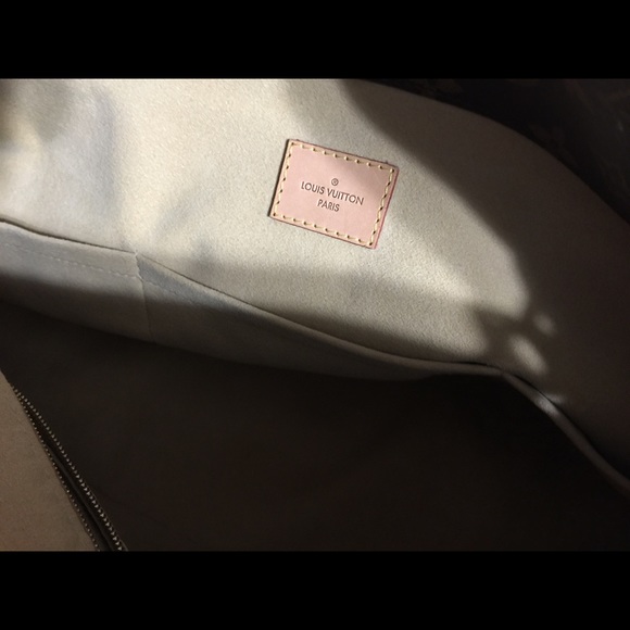 Louis Vuitton Artsy mm Monogram bag - Picture 9 of 16